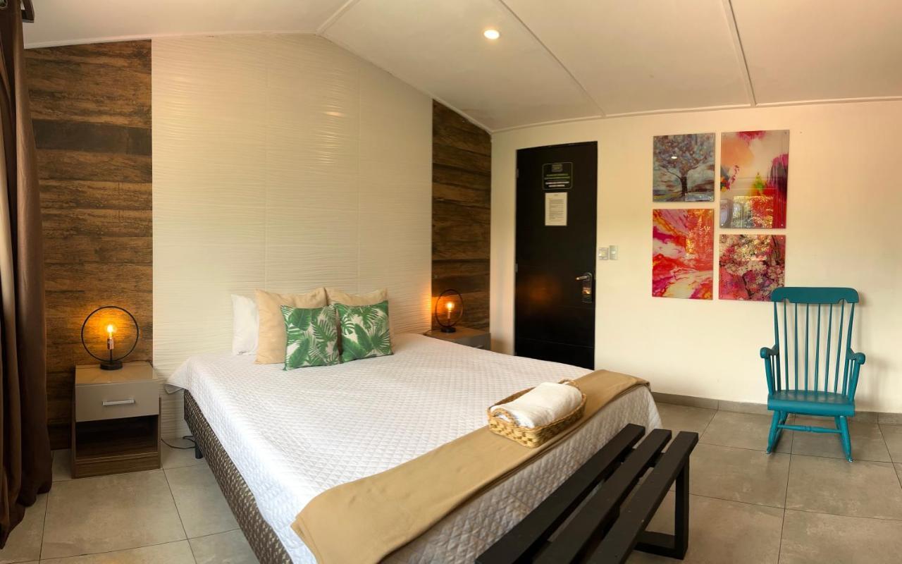 Hotel Boutique Valverde Santa Elena San Salvador Bagian luar foto