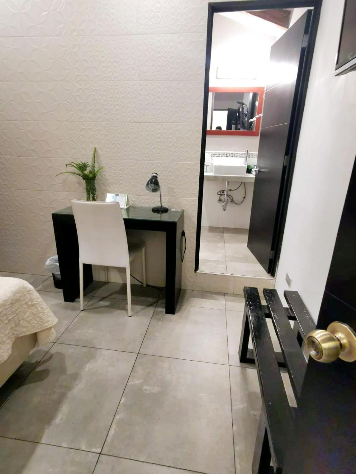Hotel Boutique Valverde Santa Elena San Salvador Bagian luar foto